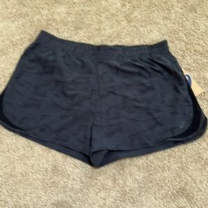 New! ASICS  Women’s XL flat front camo athletic shorts.